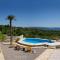 Ferienhaus In Kaštel Lukšić Mit Großer Terrasse Und Bergblick