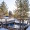 Walk to Village! Stunning timber chalet! Hot-Tub, Bonfire & more!
