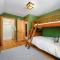 Beautiful Log Cabin! Hot-Tub, Bonfire & Private Yet 4 Mins to Downtown!