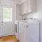 Cozy Home with Pool and Jacuzzi Minutes from Universal Studios - Лос-Анджелес