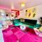 Designers dream, Tokyo pop art apartment with courtyard, fire & views - 瓦纳卡