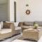 Casuarina Apartment, 200m from the Beach!