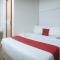 RedDoorz Premium at THE GRAND PENINSULA SUITES