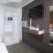 RedDoorz Premium at THE GRAND PENINSULA SUITES