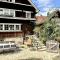 Private Apartment in Historic Farmhouse Rosalie - Brunnadern