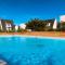 Duplex bord de mer tout confort avec terrasse et parking, plage à pied par Groom