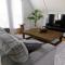 Stunning 4BR Cabin Retreat with Expansive Deck - 布卢明顿