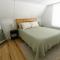 Stunning 4BR Cabin Retreat with Expansive Deck - 布卢明顿