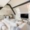 Modern 1 Bed with Roof Terrace Central Warwick Pass the Keys - Warwick