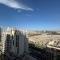 Modern 1BR in Dubai Hills with Big Screen Experience - 迪拜
