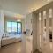 Modern 1BR in Dubai Hills with Big Screen Experience - 迪拜