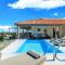 Olivengrüne Villa Mit Privatem Beheiztem Pool - Vathi