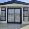 Luxury 6 berth caravan with large decking - 纽基
