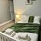 Cosy Ensuite Double Room, Near Heathrow Airport - Northolt