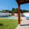 Villa Chloe, Wenige Km Von Cagliari Entfernt, Mit Privatem Pool, Garten, Rasen,