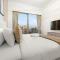 SML Vacation Homes - Sky High Apartments with Burj Khalifa and Dubai Fountain Views at Grande Signature, Downtown Dubai