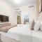 SML Vacation Homes - Sky High Apartments with Burj Khalifa and Dubai Fountain Views at Grande Signature, Downtown Dubai