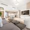 SML Vacation Homes - Sky High Apartments with Burj Khalifa and Dubai Fountain Views at Grande Signature, Downtown Dubai