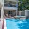Luxury Multi Deck Family Home, Pool & Spa, Walk to Beach, Games - 希尔顿黑德岛