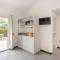 1 Bedroom Stunning Home In Imperia