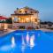 Nettes Ferienhaus In Pomer Mit Privatem Pool