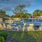 Steps to Ocean Surfside Beach Home with Patio - 默特尔比奇