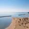 Le Ciel Bleu - vue mer, toute à pied plage et commerce - Fréjus