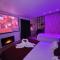 Nuit d'évasion love room avec baignoire balnéothérapie - تولون