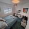 By the sea, home from home sleeps 6