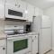 Beachfront Condo 2 pools beach access Private Patio Short walk to The Ritz Carlton 5002 - فرناندينا بيتش