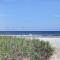 Beachfront Condo 2 pools beach access Private Patio Short walk to The Ritz Carlton 5002 - فرناندينا بيتش