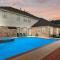 ROYCE mini-mansion with heated pool & spa Houston - Хьюстон