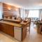 Quattro Beachfront Sea View Ap 4