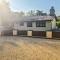 Rainbow Cottage, A Detached House with Hot Tub and private parking - أورمسكيرك