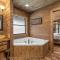 Lakefront Log Cabin On Emerald Isle With Hot Tub - 什里夫波特 Lakefront Log Cabin On Emerald Isle With Hot Tub - 什里夫波特