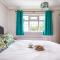 Tranquil 4 Bed Bungalow, Large Garden, Plenty of Parking
