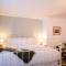 Sand Bar Cottage Inn