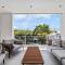 Luxurious 5 bedroom home 500m to Alexandra Headland beach