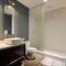 5M332- Sleek and Spacious Condo in East - 纳什维尔