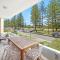 Beachfront Retreat at Burleigh, Breezy and Cosy