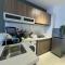 Central Park 2BR plus 1 Stylish 6PAX Paradigm Sutera - 新山