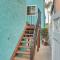 Walk to Huntington Beach Vibrant Studio with Bikes! - 亨廷顿海滩