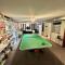 Best Location Fun 2 Living Rooms and Game Room - بولدر