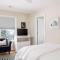 Harbor by Rove Travel 4BR Family with Heated Pool and BBQ - 东汉普顿