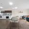Bright 1-Bed Apartment with Balcony