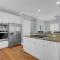 6 10th Avenue by AvantStay Steps to the Beach Pool 2691 sqft