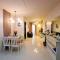 One-Bed Room with a Balcony, FREE Pool, Parking, Gym, Car & Motorbike Rentals - B1 6Luster
