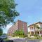 One-Bed Room with a Balcony, FREE Pool, Parking, Gym, Car & Motorbike Rentals - B1 6Luster