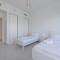 Luxury 2BR Apt with Pool, Gym & Sea Views - Dubaj