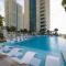 Luxury 2BR Apt with Pool, Gym & Sea Views - Dubaj